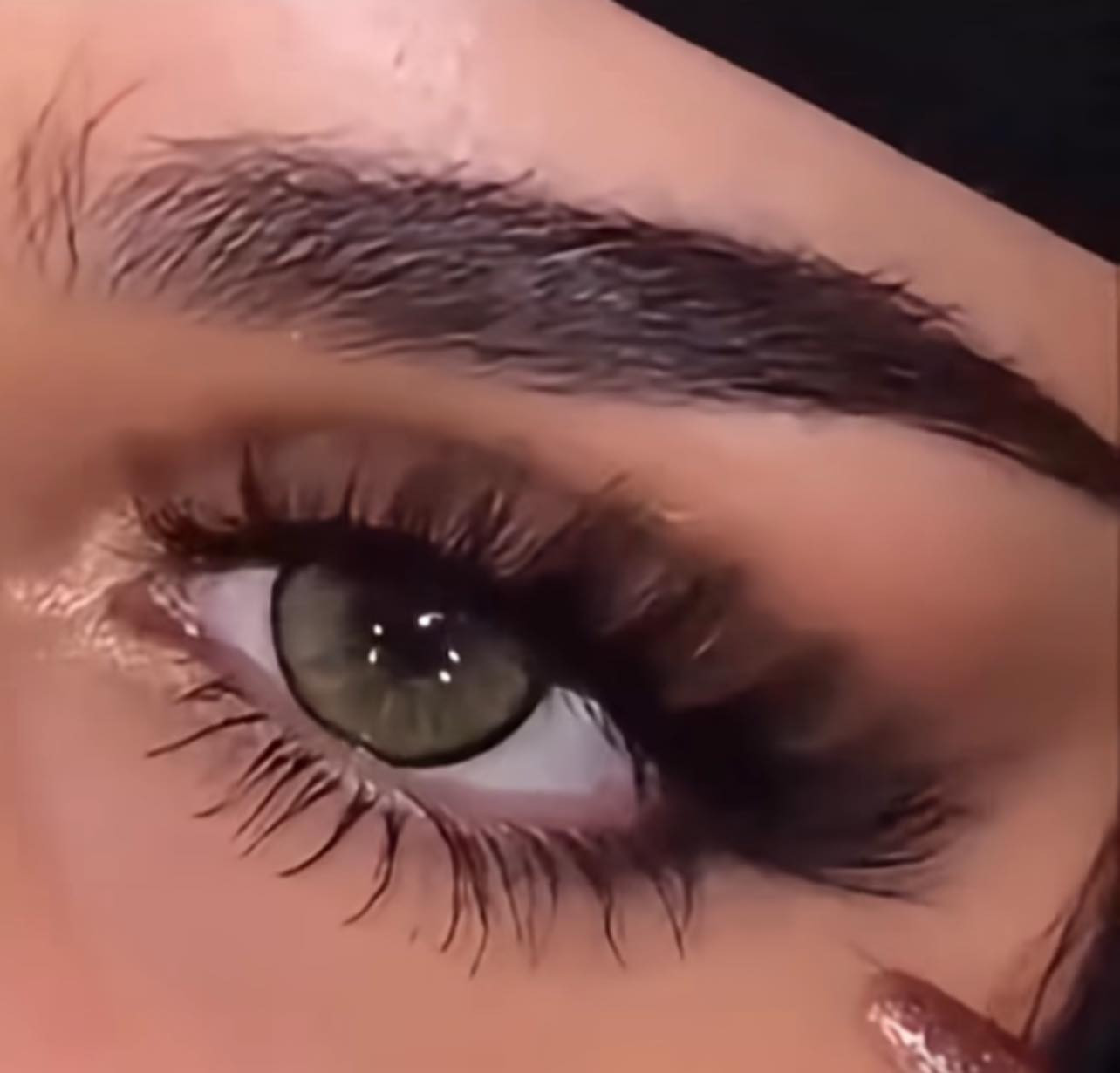 بناات وصلت العدسات الكوريه الي موصيني عليها
✨ عدسات أمـارا فوريڤر (Amara Forever) ✨

عدسات لاصقة تجميلية تمنحك لون عين طبيعي وجذّاب مع راحة عالية بالاستخدام 👁️💎

🔹 قطر العدسة: 14.5 مم

🔹 ليش تكبّر العين؟

لأن بيها إطار لوني ناعم (Limbal Ring) يحدد العين ويعطيها حجم أكبر ولمسة بروز طبيعية بدون مبالغة

✔️ ألوان راقية تناسب كل ألوان البشرة

✔️ مظهر طبيعي وواضح بالتصوير

✔️ خامة مريحة وآمنة على العين

✔️ مناسبة للاستخدام اليومي والمناسبات

السعر القطعه 20 الف مع توصيل 🚚


**إذا كنت صاحب هذا الإعلان وتريد حذفه لأي سبب، رجاءا أرسل رسالة إلى الدعم الفني**