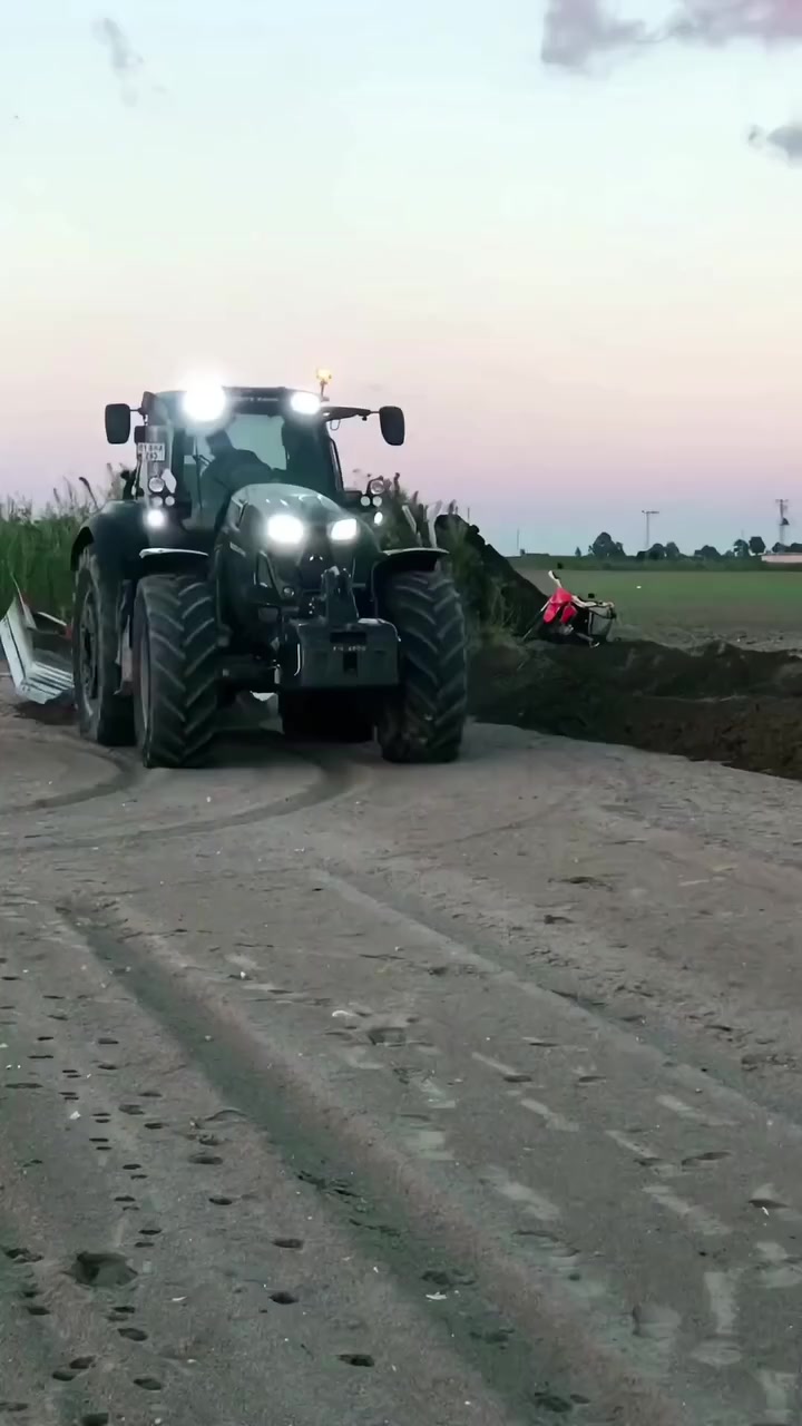 Tractor in Action on the Ground

Discover reliable #FarmingEquipment on #CNAUTO – register and send your inquiry today.

https://www.cnauto.vip/page-guide.html

#CNAUTO #agriculture #farmmachinery #tractor #machinery #globaltrade


**إذا كنت صاحب هذا الإعلان وتريد حذفه لأي سبب، رجاءا أرسل رسالة إلى الدعم الفني**
