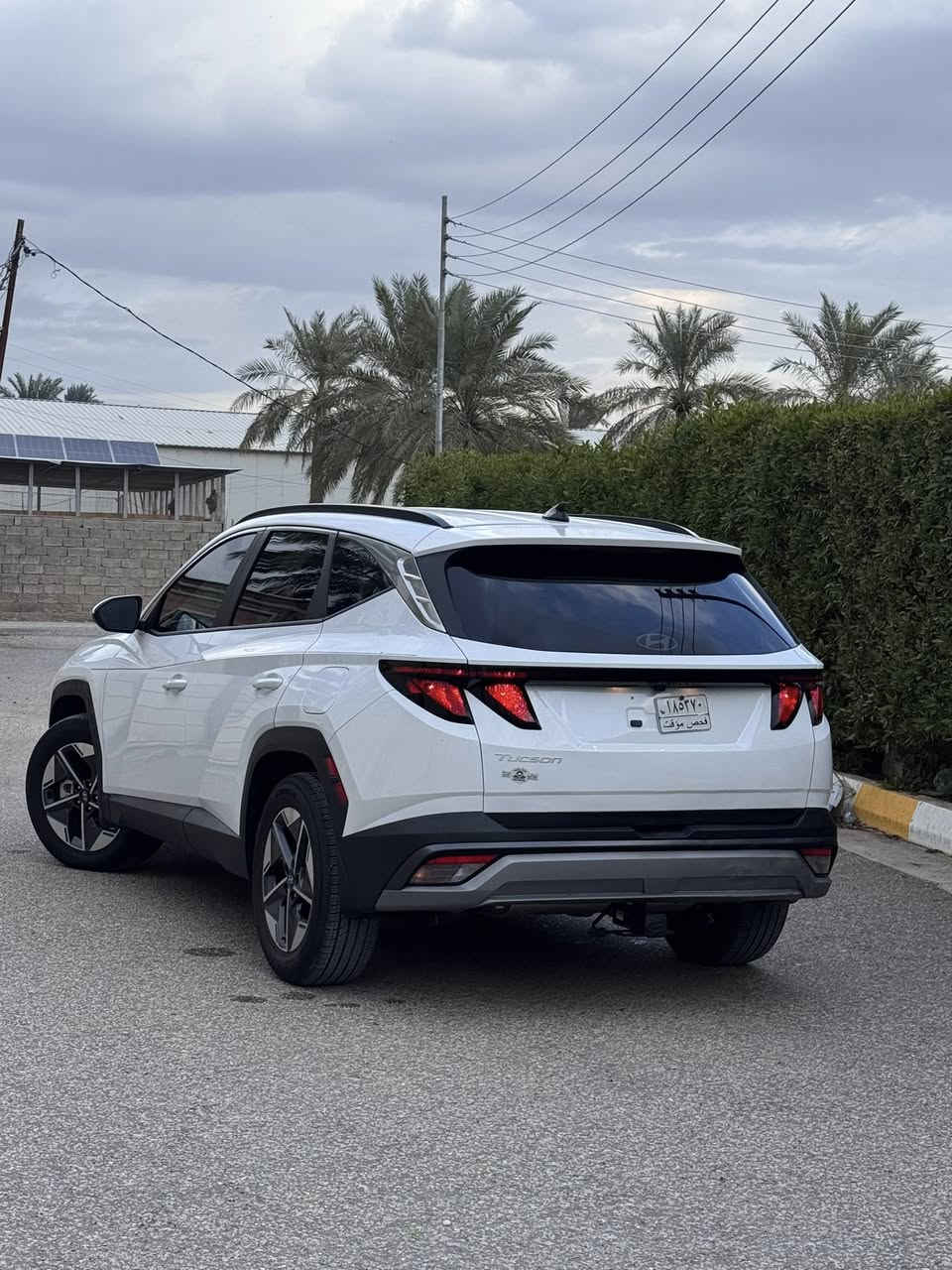 السلام عليكم ( Hyundai Tucson 2025 )
المواصفات : 
شاشه 12.3 بوصة متصل 
تبريد شاشه منفصل قطعتين 
داخل ابيض 
تدفئه كشنات 
كشنات كهرباء 
بصمه 
تشغيل عن بعد 
رادارات امامي خلفي 
كامره دوار 
اوتو بريك 
حساسات 360 درجة 
نقطه عمياء 
تنبيه حركة المرور الخلفيه 
نظام تحديد المسار 

ضررها : السياره بدون قطرة صبغ فقط بارد بقبق الجنطه وبارد بخشم البنيد بدون دواخل السياره على وضع البلاد كلشي ما تبدل بيها 
ماشيه : 200mil
السعر 205$ 
الرقم : ***********
