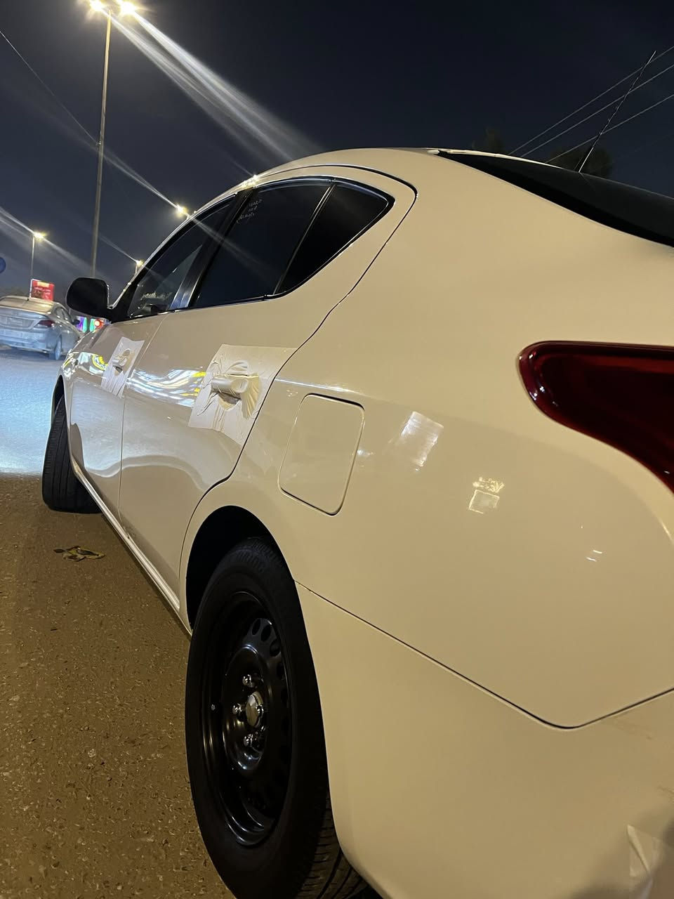 نيسان سني مديل 24 كفاله ماعده كارت بالجاملغ اثر شخط سياره جديده بمعنى الكلمه تجي وتشوف بعينك نضيفه وستخدام شخصي وكاله عندي بيها سياره اربيل رقم انكليزي ربع متصرف مدوشمه ارضيه وكشنات وضعيه فول سياره ما عايزه برغي تطلع وتتونس 
***********
