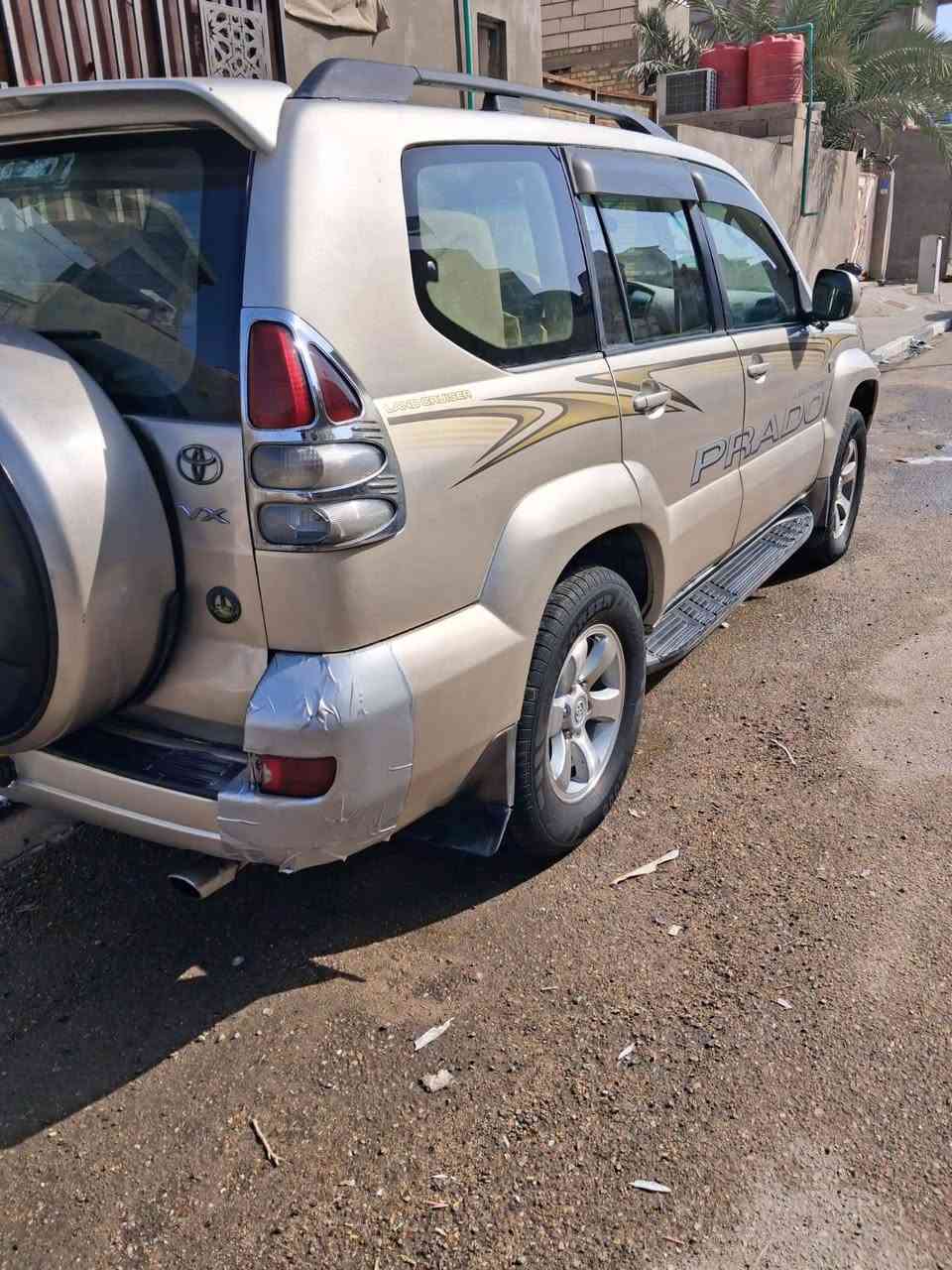 السلام عليكم برادو ٢٠٠٤ رقم بصره باسمي مكفول من ضربه فقط صبغ عام مكينه كير تبريد ٣قطع ٧راكب محرك ٦سلندر للبيع او مراوس  السعر ١١٨ وبيهه مجال بسيط المكان البصره كرمه علي رقم الهاتف *********** البصرة, العراق
