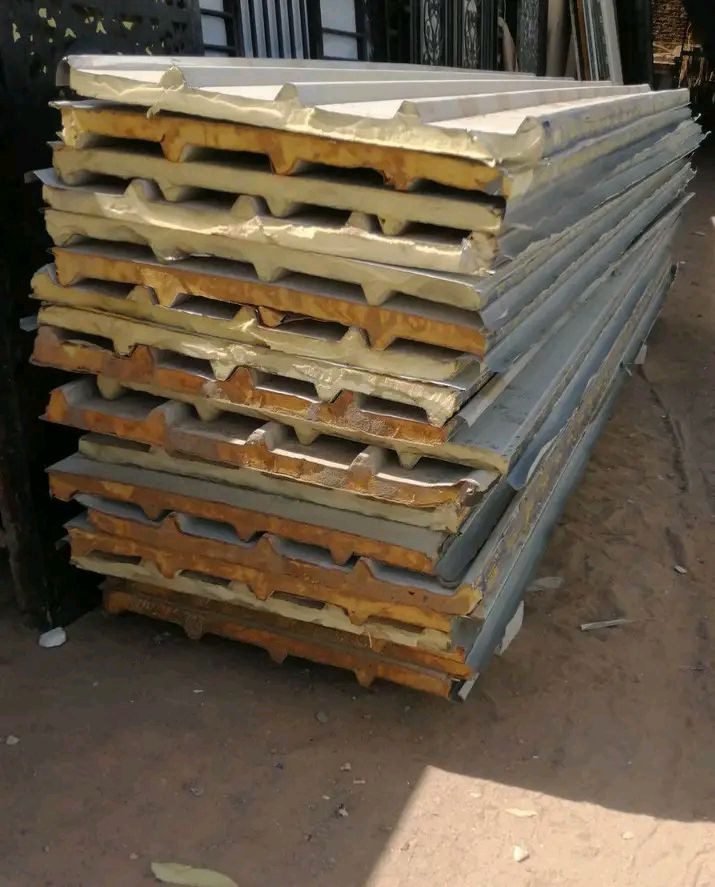 يوجد سندويج مستعمل جدا نضيف ابو نحله وانواع مختلفه .. قياسات مختلفه 
البصره الاتصال *********** بي وات ساب
