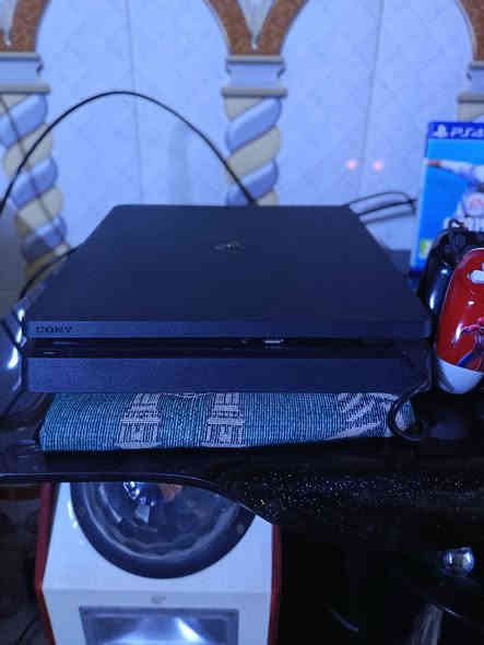 بلي 4 سلم نضافة 100/100 تجي تشوف مكفول من شخط مستعمل بس يومين فقط بي معة جوستك عدد 2 وحدة بالة وحدة تجاري أقراص عدد 2 جيتي اي وفيفة 19 مبرد شاحنة نفس الوقت العاب منزل بي بيس 26 وكلفديوتي و سيارات سعر 280 وبي مجال الاستفسار واتساب *********** مكان بصرة
