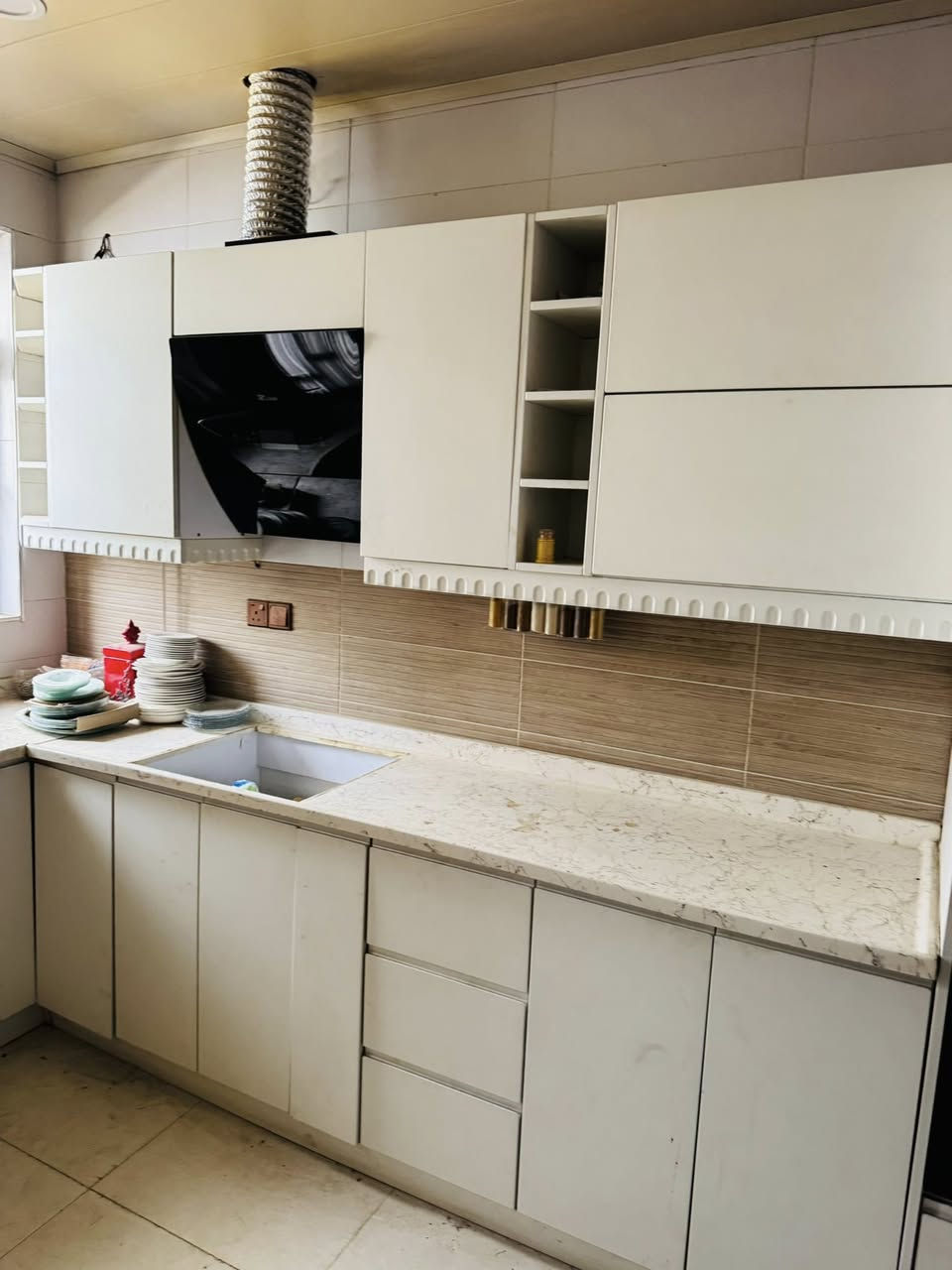 كاونتر تركي والسطح مرمر صار فتره من مسويته امانه الله جديد اي خدش مابي صار فتره من مسويته بس صارت عندي نقله

داخل مالاته كله سلات جدوره 
وسلات اماعين وحاوية نفايات 
صار عليه ٣١ ورقه 

وداريده مليون ونص وبي مجال لشرايه 
مكاني بغداد اليرموك


**إذا كنت صاحب هذا الإعلان وتريد حذفه لأي سبب، رجاءا أرسل رسالة إلى الدعم الفني**