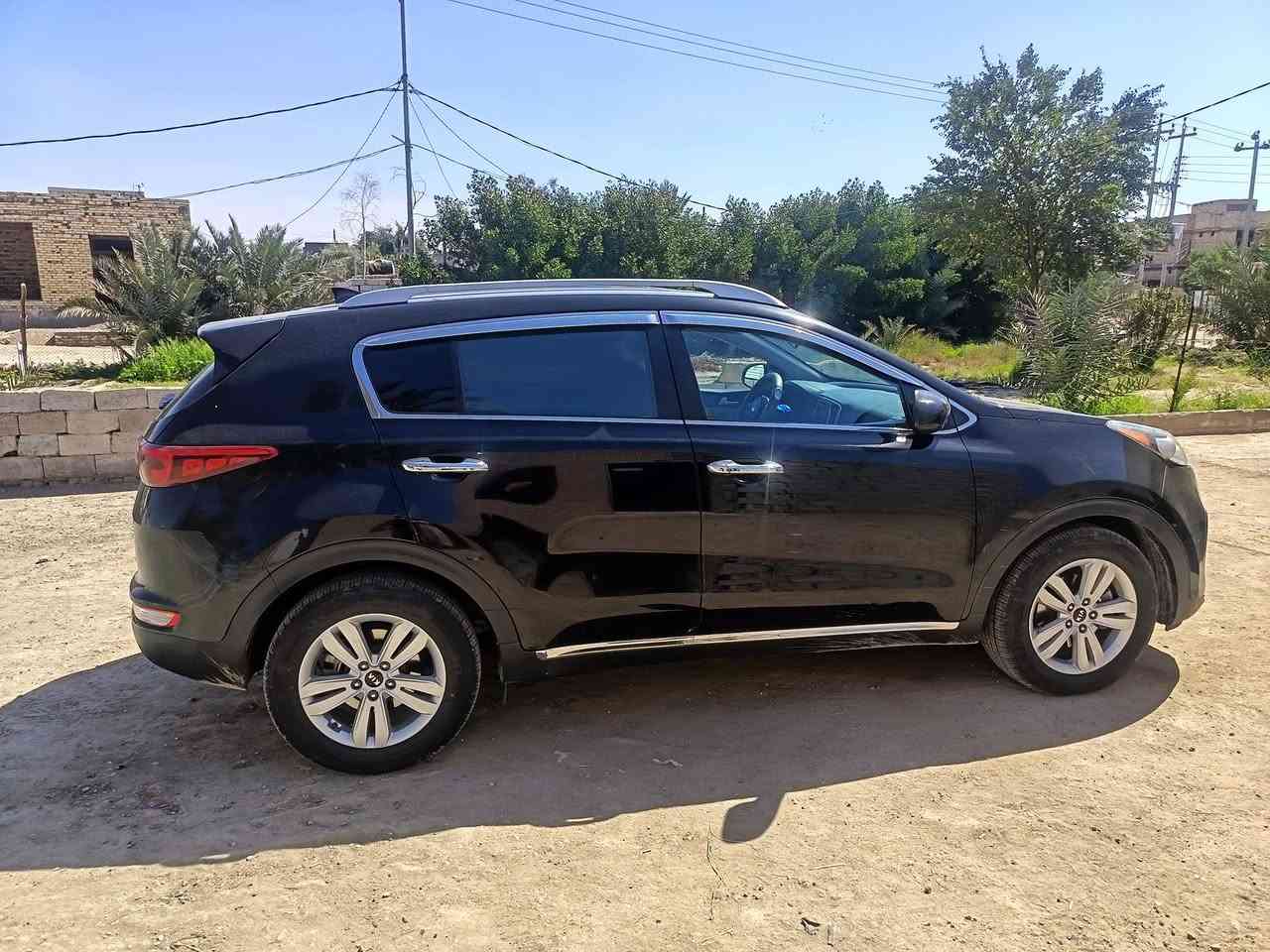 سبورتج أمريكي 2017 سياره جديده وجاهزه من كلشي حداديه تخم تاير مكينه كير خير من الله سياره ماتخسر عليه فلس حادثها فقط دعاميه ب155وبيها مجال ***********
