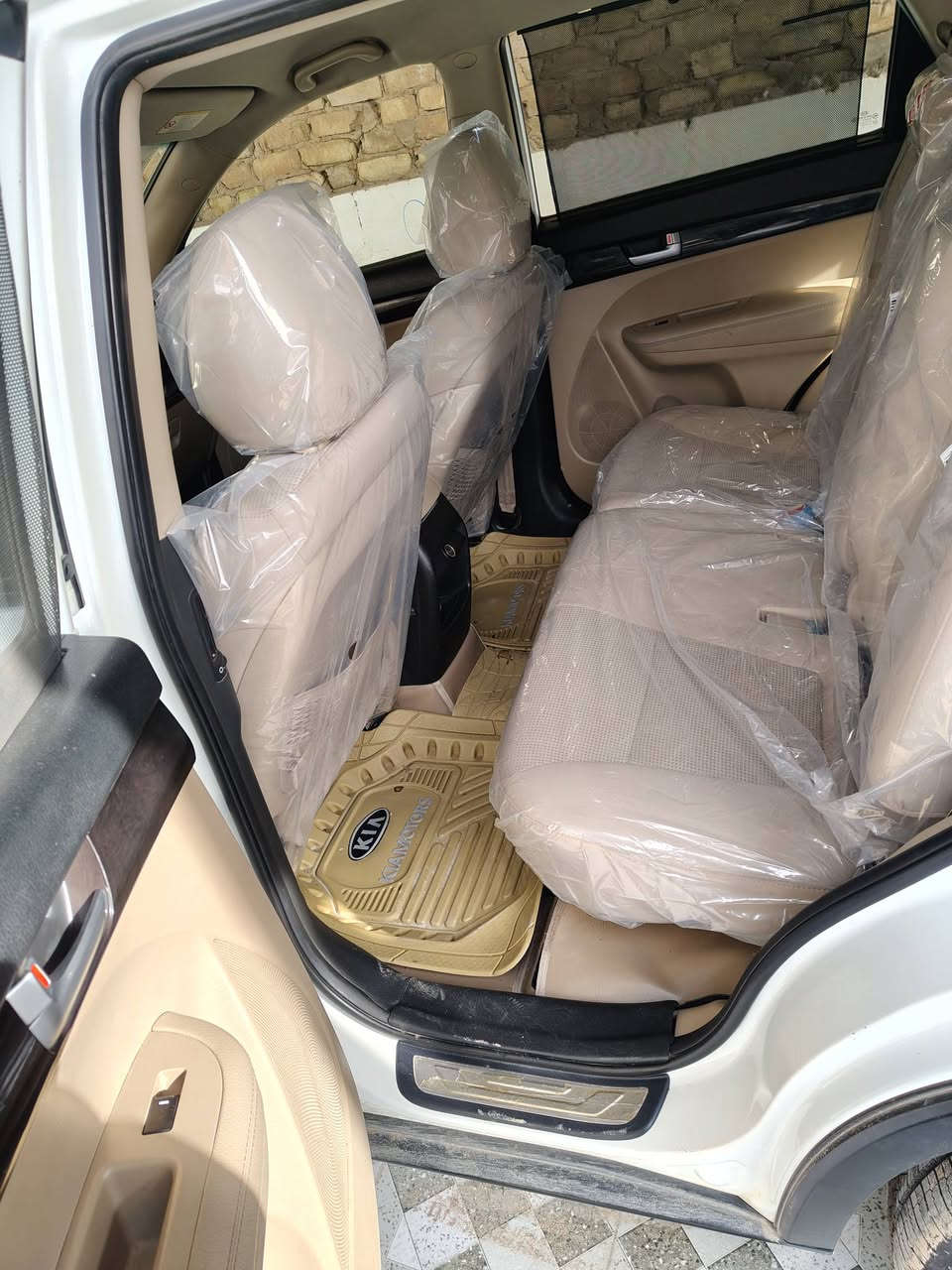 السلام عليكم كيا سورنتو موديل ٢٠١٤خليجي كفالة عامه رقم كربلاء انكليزي سياره جديده معه الكلمه ٧راكب محرك ٢٤٠٠ماشيه اصل ٢٠٠ سيارة بصمة بردة اصلية فول عدا البنوراما قمارة حديد مكان ديوانيه بيع او مراوس ***********
