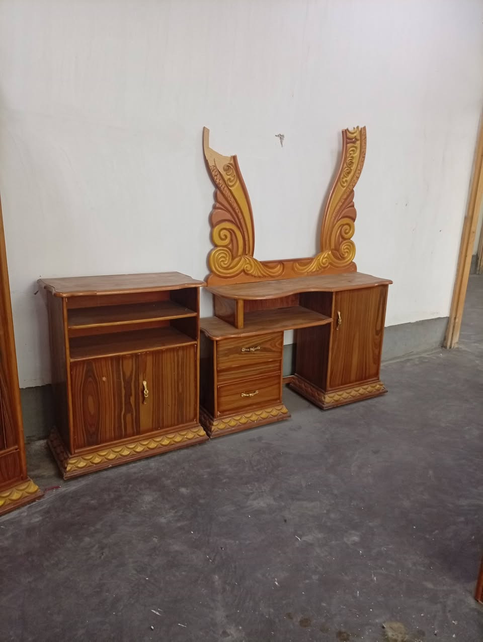 سلام عليكم قرفه خشاب نضيفه حيل بس لميز مال مكياج نكسر ولباقي كله نضيف مستخده شي قليل دوشك جربايه وياهه السعر 500 وبيهه مجال قليل


**إذا كنت صاحب هذا الإعلان وتريد حذفه لأي سبب، رجاءا أرسل رسالة إلى الدعم الفني**