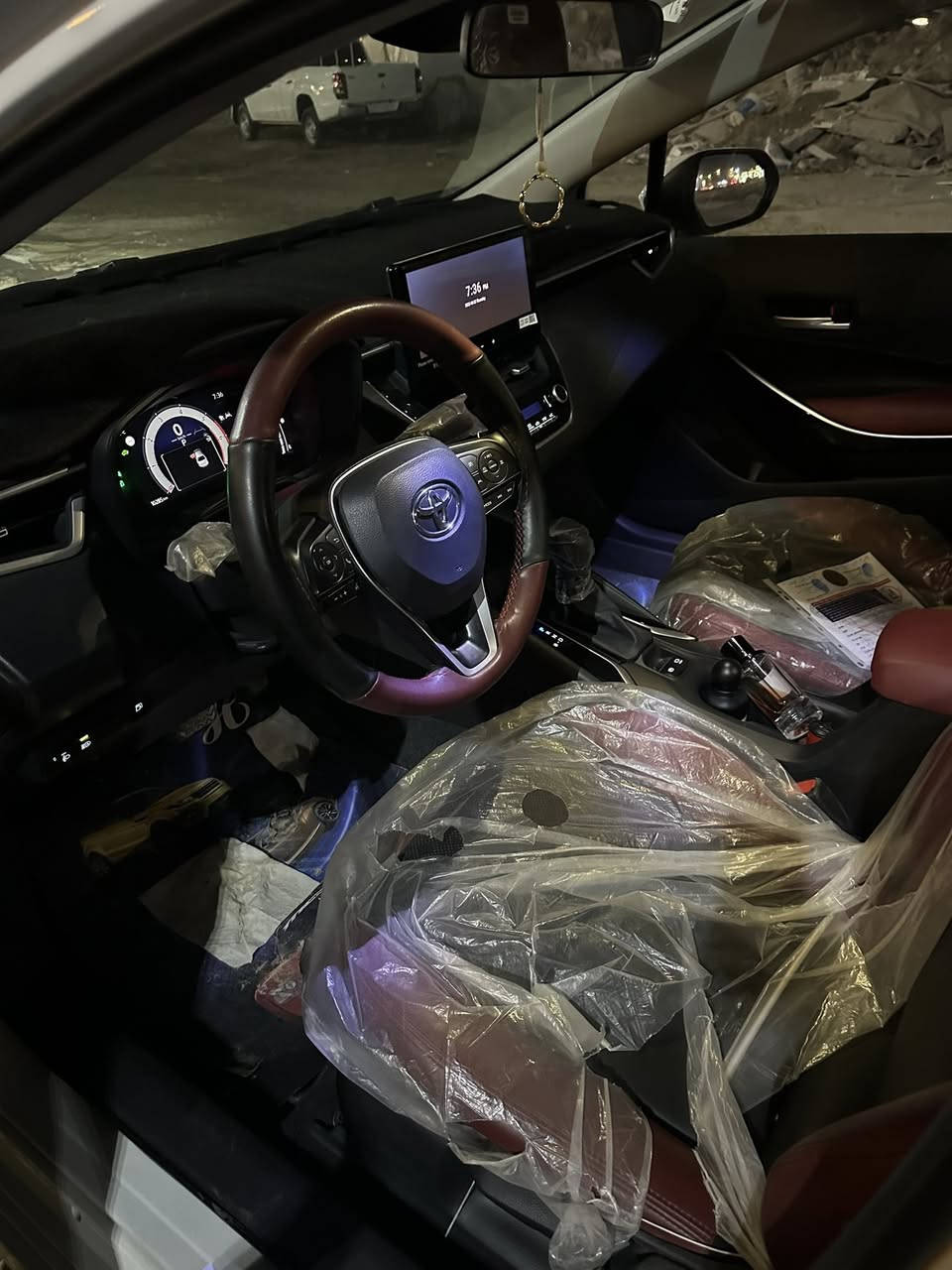 2024
ماشيه ١٤ 
بيهه pdr ٥ سم تقريبا يم فتحة البانزين وبيهه شخط مقادر اصبع باب الصدر 
فول فتحه داخل احمر 
148$
***********
مكانها ديوانيه
