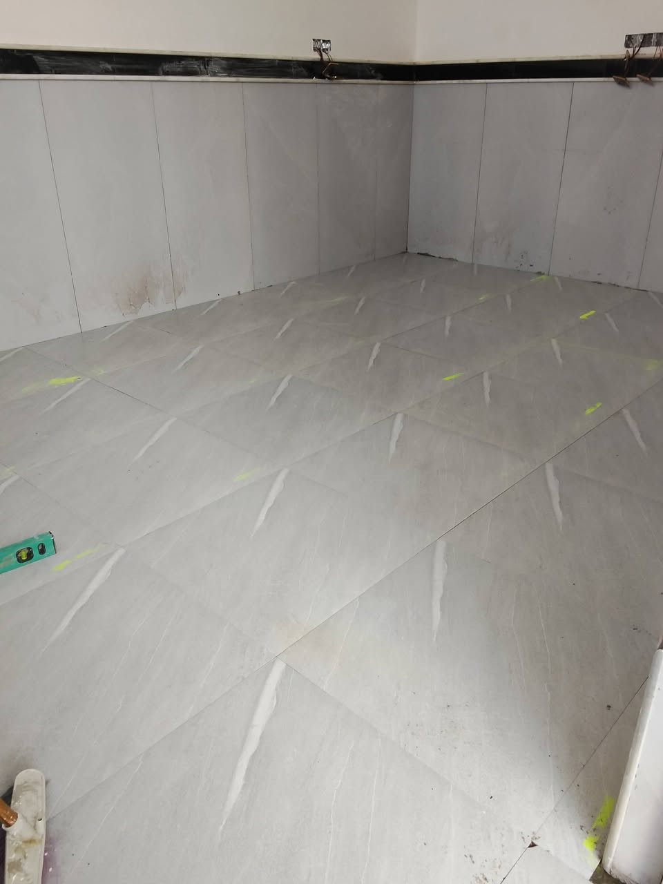 خلفه سيراميك ارضي وجداري شغل درجه اولى والشغل ايراني شغل تتريس///***********///
