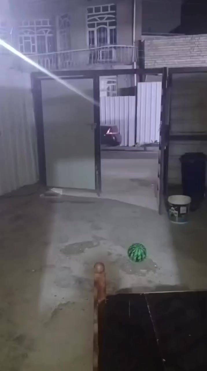 السلام عليكم بيت الإيجار زعفرانيه المعلمين شارع الكهرباء طابو طابق ونص ستفسار على رقم *********** سعر اللايجار ٣٥٠ الف فقط
