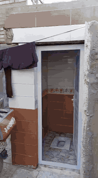 بسم الله الرحمن الرحيم 
دار للبيع مساحه 100م. (5×20)
الموقع: المشتل - شارع المدارس -فرع تومينيه المشتل - ثالث فرع ع يمنه. 
زراعي 
السعر;  95 مليون 
الرقم: ***********
