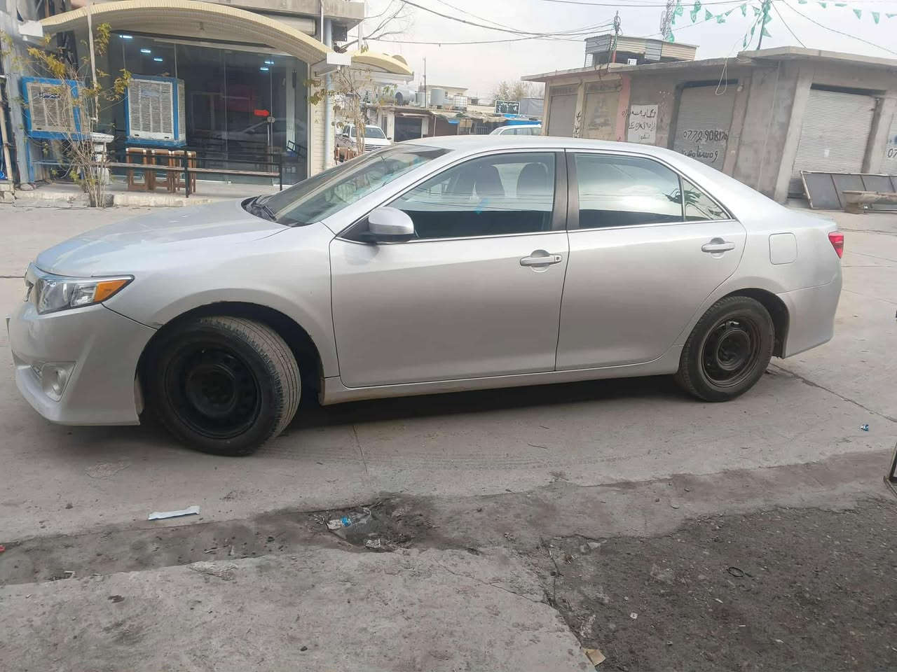 کامری ٢٠٠١٤
تەکسی دووبەی
ساغ ساخ ساق
٤ بستۆن
گێڕو مەکینە بە شەرت
تەقەو ڕەقەی نیە بە شەرت
چرکەی تیا نیە  بە شەرت
هەیکەلی زۆر جوانە چاڵو شوختی نیە
ناویشی زۆر جوانە
دەعمو لێ دراوی نیە 
پێشو پشتی کەپسە بە شەرت
شوێن هەڵەبجەی تازە(شارەزور)
ژ.م
0750 247 55 81
