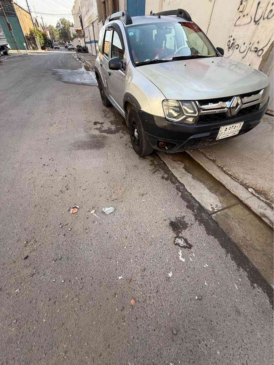 السلام عليكم رينو داستر موديل 2017 رقم بغداد محرك 2000 المرغوب كير AT ماشية 102 الف كم السيارة بيها صبغ جاملغات امامية وبنيد باسم زوجتي تبريد ثلج السيارة صدر جديد بارحة شديته وبيها شخط بالباب الصدر سنوية ساقطة 
السعر 6800$ وبيها مجال بسيط 
***********
مكاني بغداد بغداد, العراق
