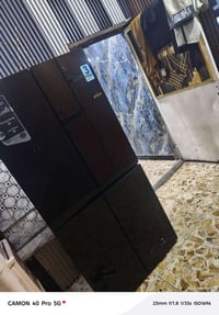 ثلاجة للبيع السعر ٢٥٠وبيهه مجال  شغاله الرقم 07718149602