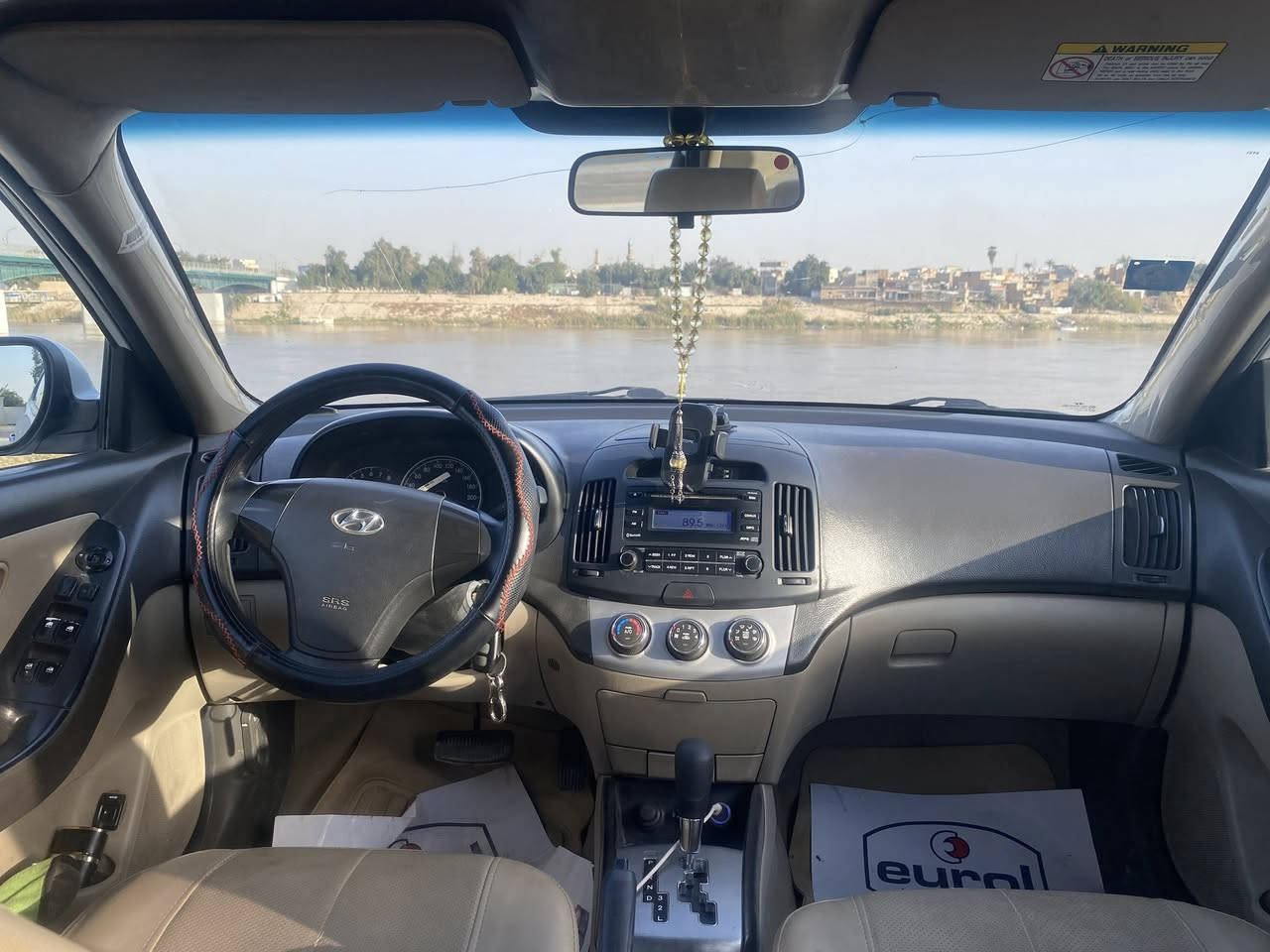 سلام عليكم 
الانتره 2010 خليجي 
-اشاير بلمري 
-4ديسك 
-محرك 1600 
-رقم انكليزي  تحويل ثاني يوم 
-ويل المرغوب 
سياره قطعه وحده بنيد 
صور سونار مرفق بلمنشور  
كلشي اكو بلسوك 
سياره نظيفه ومناقصه شي 
السعر 117 وبيه مجال 
-مكاني بغداد الكاظميه
***********
