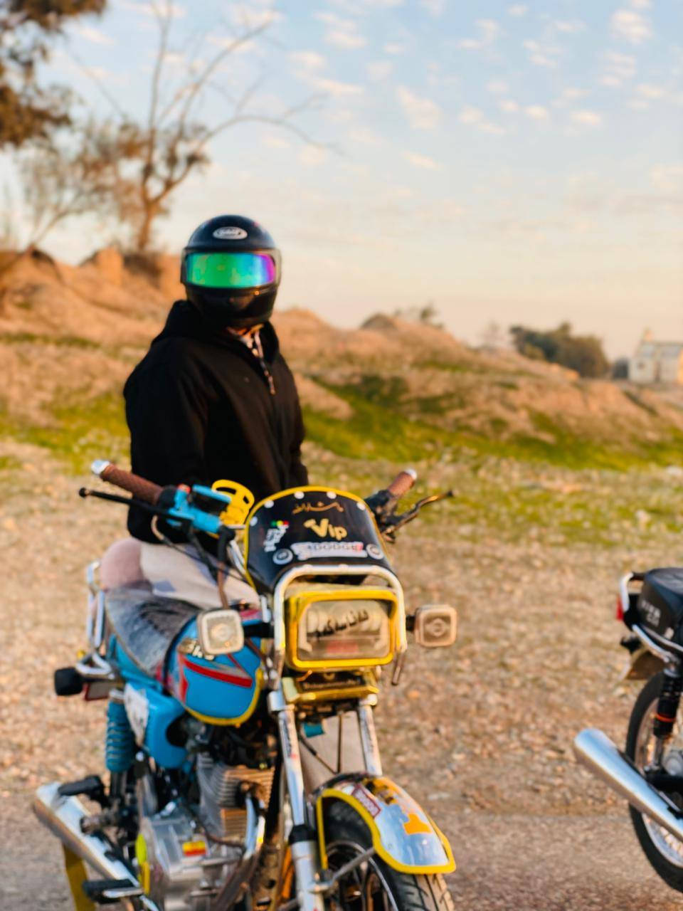 سلام عليكم(نامه برو 2025) دراجه من اكول خير من الله صدك خير دراجه سبانه ما مدود عليه هاي صور دراجه وهيه تحكم لان شكتب عليهه كلش قليل بحقه (وشرط دراجه زامط بيهه معدل 135 وشلعه ولون مميز لون مائي مو بحري )  مما متواجد ع فيس
للاستفسار ***********
