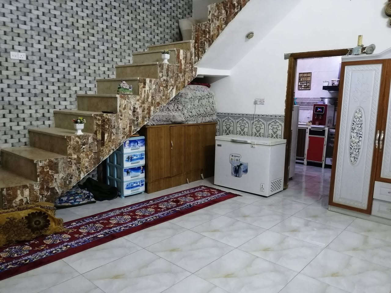 منزل للبيع
طابو المساحه 100 مربع
العنوان/الشطره الفتاحيه قرب مجمع بيسان على شارع الرئيسي 
 بناء حديث كونكريت 
الارضي / أستقبال وصاله وغرفه وصحيات داخليه وخارجيه ومنور ومطبخ 
الطابق الثاني/ ما كامل غرفتين وصاله وصحيات ومطبخ 
  للأستفسار   ***********
