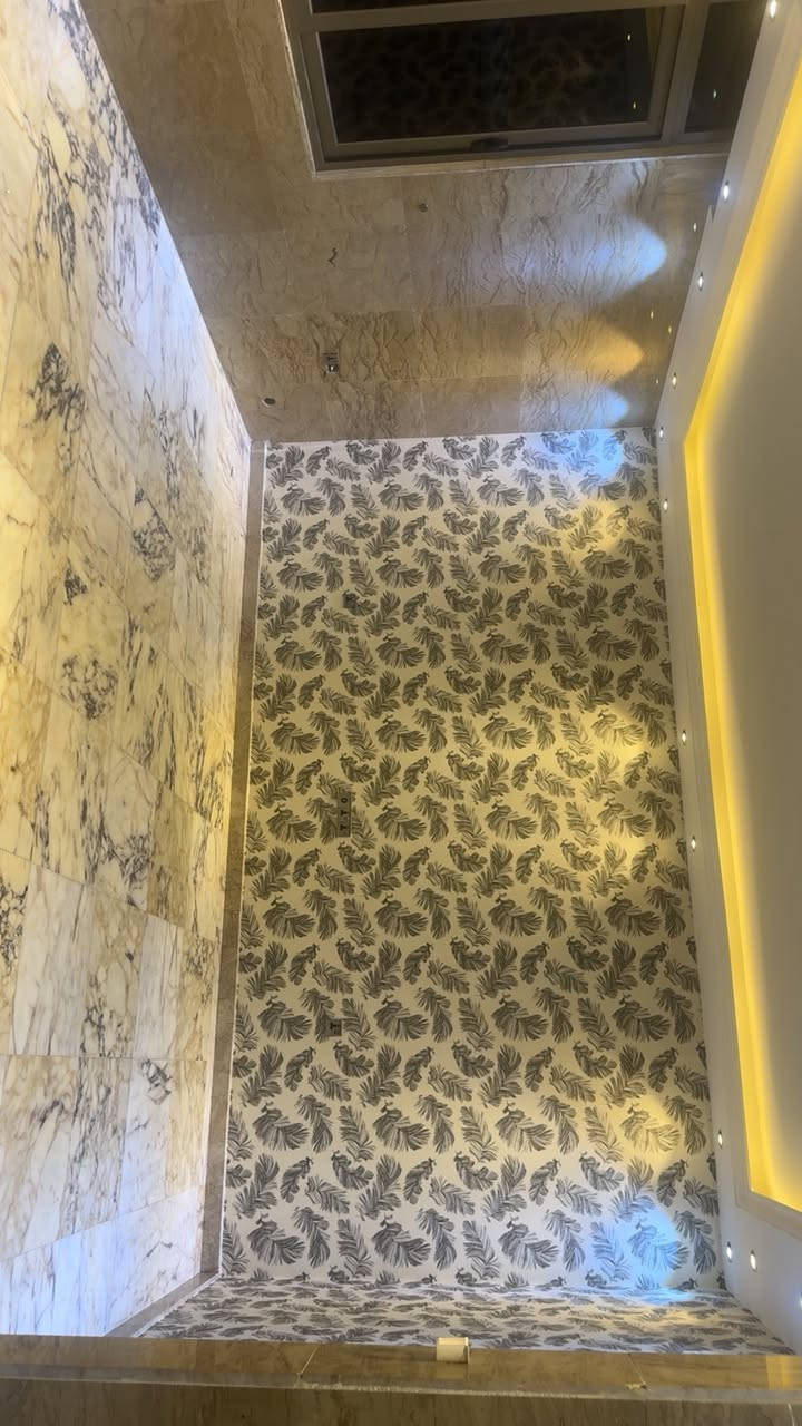 شقة ارضية للبيع ساحة 1802 3 نوم معمرة بل كامل كلهة مرمر متعوب عليهة للبيع مستعجل الي حب يستفسر يم ابو زمن الدلال او يتصل ***********
