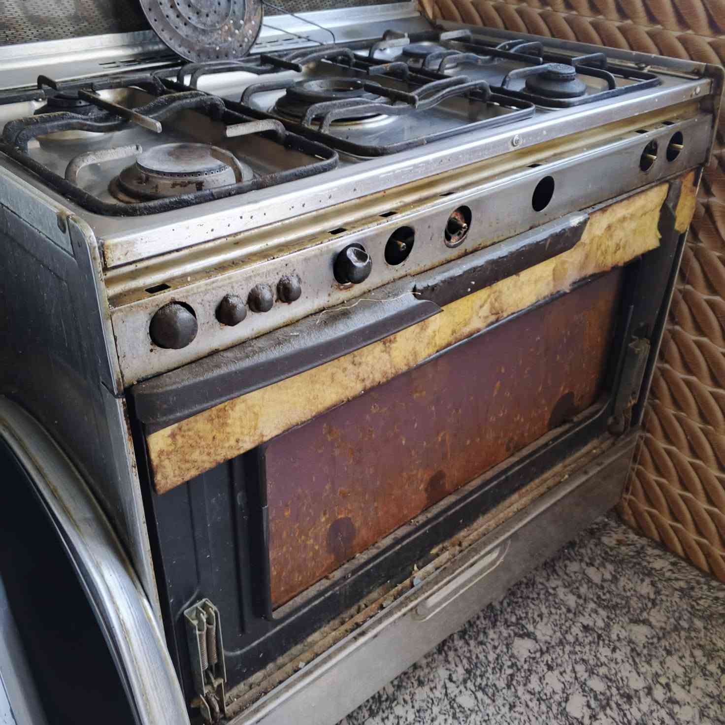 كاونتر المنيوم السنك مرمر الطول 2متر معه  طباخ كرياز  بس شويه تعبان معه ساحبه السعر 150الف ***********0×*********** كربلاء  حي القدس
