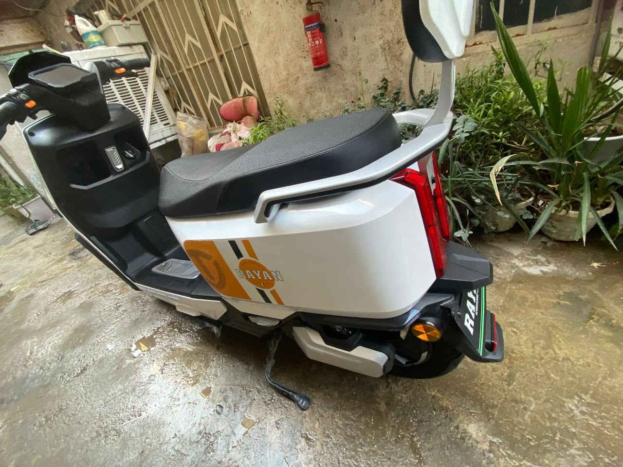 السلام عليكم دراجة ريان وحش الكون 
جديدة جدا نظافتها واضحة كلش نضيفة 
تايرات جدد زوج كلها شغالة وشرط الفحص 
مكاني : الشعب حي اور بالقرب من سيكال 
رقمي : *********** متواجد واتساب 
السعر : 925 وبيها مجال للشراي 
دراجة صالها شهرين عندي نزلتها ب١١٥٠ بس اشتريت سيارة
