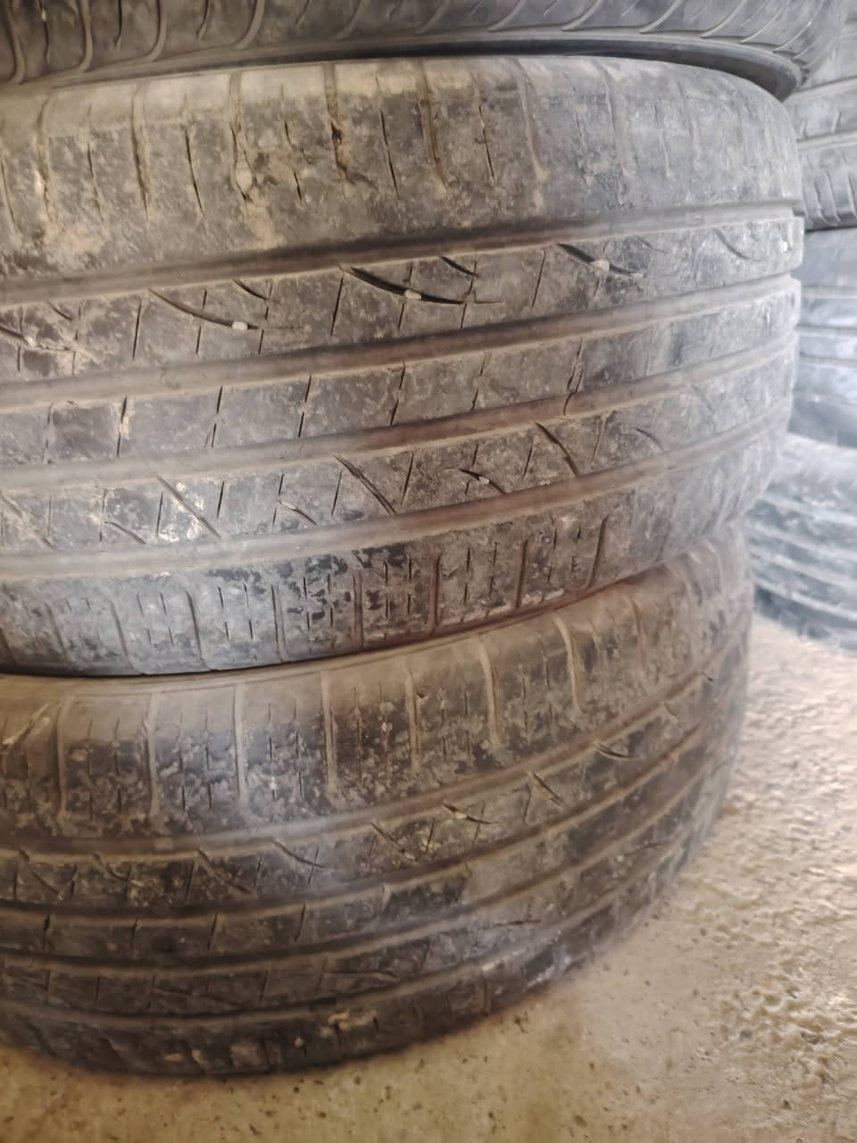 وجبة جديدة تايرات مستعملة واسعار مناسبة العنوان جنوب الموصل ناحية الگيارة الشارع العام قرب جامع الرمانة للاستفسار الاتصال على الرقم ***********
