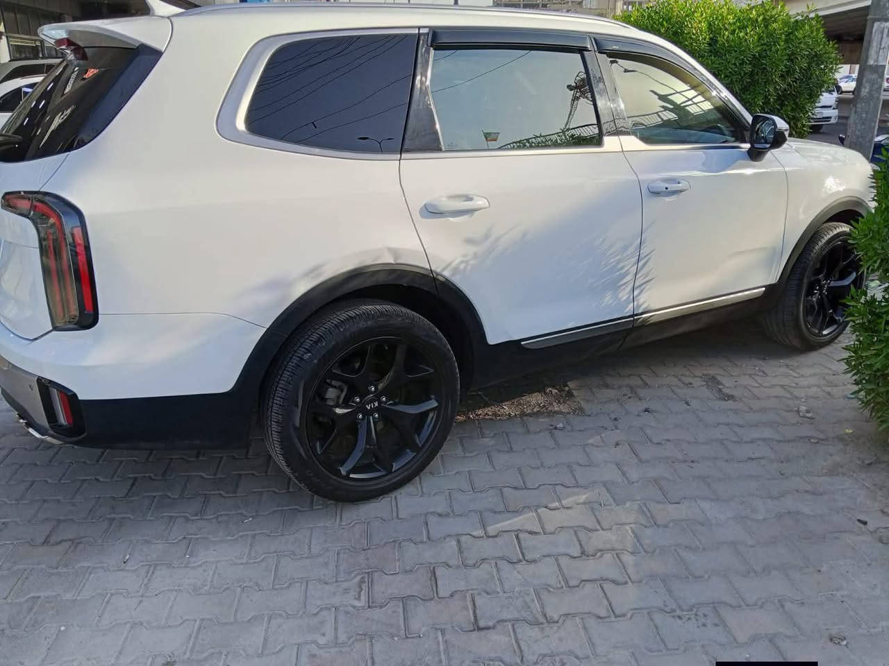 السلام عليكم
🚙 كيا تيلورايد 2023 EX ابيض 
✅حادثها مقدمه السياره جهة
       السايق بدون شاصي
✅ لغد بي تصليح 
✅ 3 قطع تبديل وصبغ
✅ بنيد وجاملغ وباب السايق
✅ رقم الشاصي موجود بالصور 
✅ ماشيه 45 الف كيلو متر قابل           
       للزياده  
✅ رقم الشاصي موجود بالصور 
✅ داخلها ماروني اصلي
✅ سعرها 276 ورقه 
✅بأسمي تحويل مضمون 
✅مكانها بغداد الاعطيفيه
✅للاستفسار الاتصال على الرقم 
       *********** 
✅واتساب او اتصال اعتيادي✅✅✅✅
