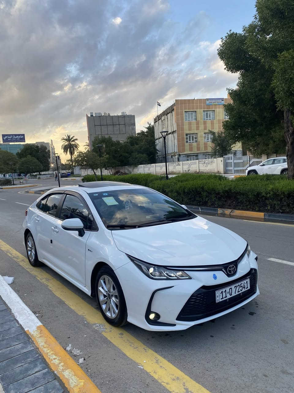 السلام عليكم كورلا هايبرد 24 فول مواصفات للأخير بأسمي بغداد
السيارة كشانة كهرباء وجلد حتى الستيرن مالها جلد 
فتحة سقف
شاشة 
بصمة 
رادارات 
ماشية 45 الف 
عليها عازل حراري مال جام 
أرضيات روزلاين تخم حتى الجنطة اصلي 
سيارة بيها شخط وضحتة فيديو وصور الكل السيارة وحتى الرصعة الزغيرة من جهة السايق نزلتها 
مكاني بغداد الدورة 
سعرها 140 وبيها مجال 
وهذا رقمي ***********
وقرأن الله هاي الصور هسه ماخذهن لا قديمات ولا شي ثاني 
عجبتك السيارة كدامك ما عجبتك خلي كلمة حلوة مثل وجهك الطيب وشكراً ❤️
