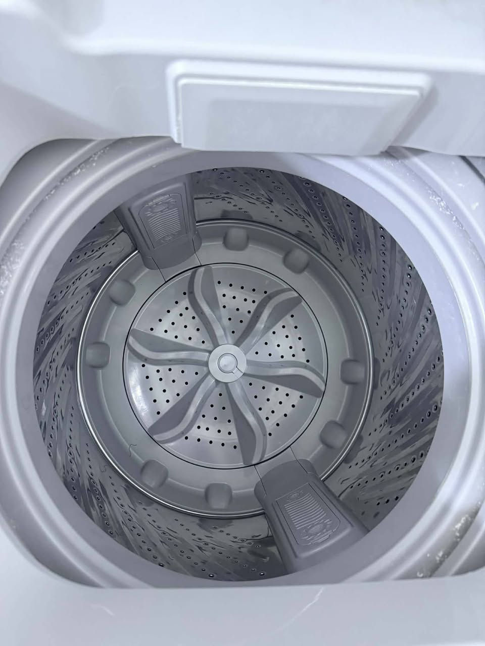 غساله شاربو نظافه 100%
فول اوتوماتيك 14 كيلو 
 اي خلل ما بيه بلاديه 
نظيفه كلش تغسل 
 بطانيات ولحافات 
يوجد توصيل 
السعر 180 الف
رقم التواصل على الواتساب ***********
