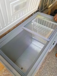 ثلاجة جديدة • تبرد بس ما تجمد • فيها مجال