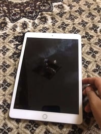 ايباد جيل7 • ٣٢جيجا • مايصير شحن