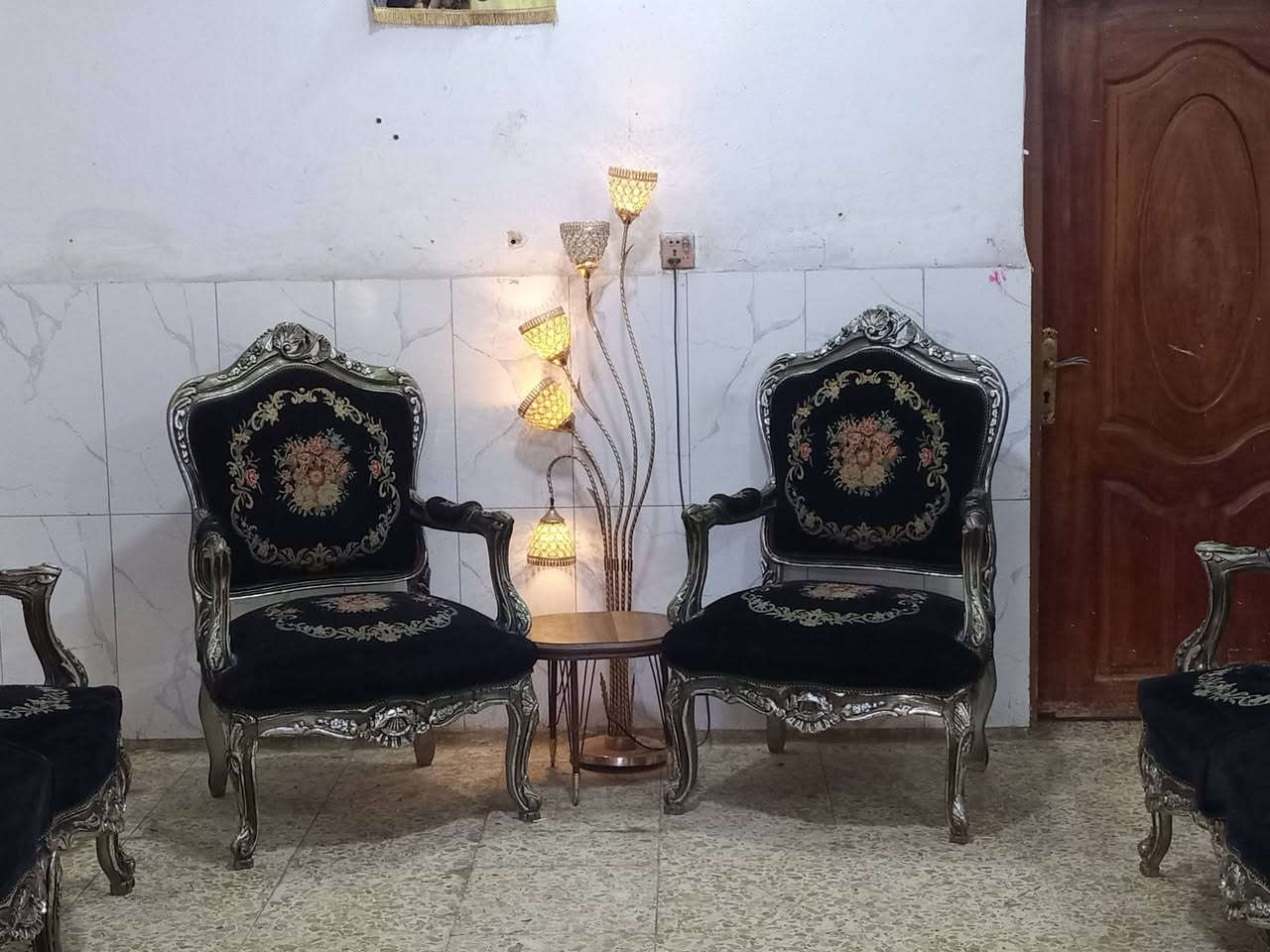 تخم زان مصري تكمه جدا جدا نظيف 10مقاعد ب300الف وبي مجال المكان الوشاش *********** يوجد توصيل بكروة يوجد واتس اب
