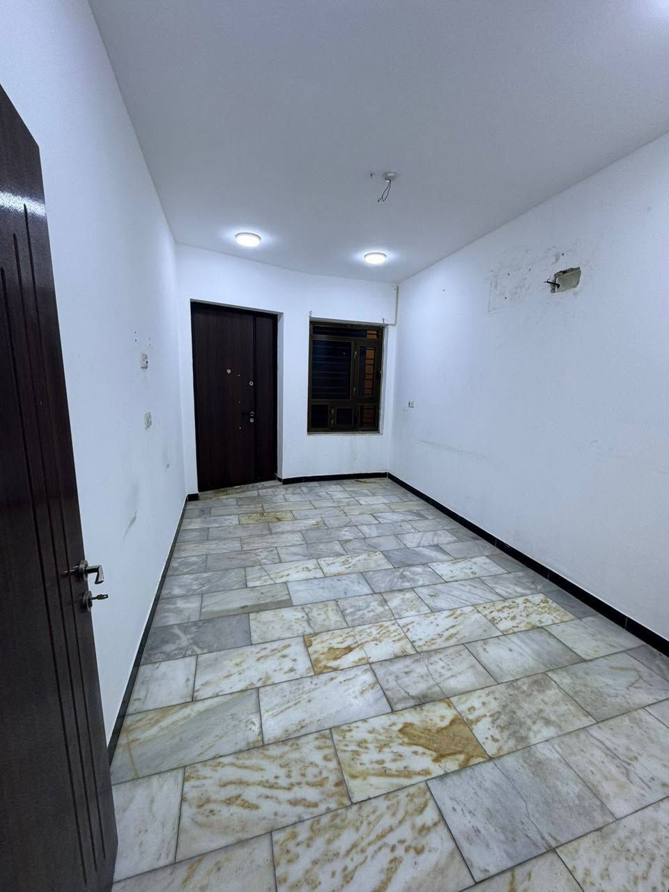 #للايجار___في___السيدية 🏡
بيت طابقين مساحة 90متر  زيرو مودرن 
يتكون من:. مدخلين
💠٣ غرف نوم نظام سويت
💠شارع عرض ٢٠ متر 
💠 صالة واسعة
💠 مطبخ 
💠 خدمات عدد ٤
💠بدل الايجار مليون وربع

موقع العقار السيدية مربع التصنيع    
————————————
📞للاستفسار:☎️ ***********
