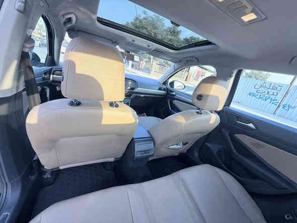 جيتا 2019 فئة S بس فول مواصفات  داخل عسلي  ماشي 49 مايل  بي قطعتين صبغ جاملغ و بونيد ارباكات سليمه بس الپرده بي شخط بالباب السايق گير و محرك بالشرط سعرها 148 ورقه 
***********
