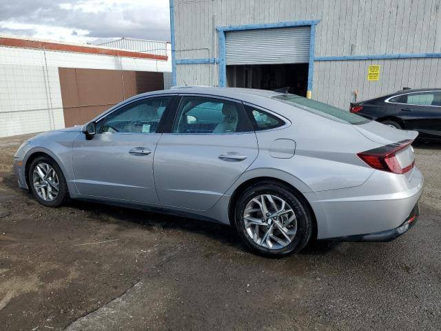 السلام عليكم 
بيع فقط
سوناتا 2023  
مواصفات SEL 
مكينة 2500 
لايت 4 عدسات
بصمة وتشغيل عن بعد 
كشن كهرباء وكشن تدفئة 
رادار امامي وجانبي 
تحديد مسار قيادة ذاتية 
مثبت سرعة 
تبريد شاشة تحكم منفصل 
ضرر خفيف تبديل بابين نفس اللون تفصيخ وجاملغ كلير 
السعر 176 وبيها مجال بسييييط 
مكاني بغداد حي الجهاد 
***********
*********** بغداد, العراق
