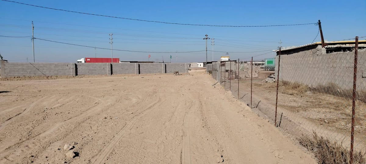 السلام عليكم للبيع دونم تجاري على طريق صويره جبله منطقه ابو صريمه الواجهه 20 متر والا نزال الباقي تفاصيل اكثر على صاحب الارض566513 07719
