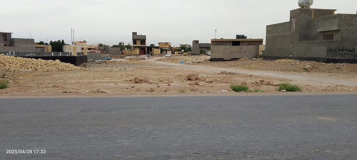 قطعة ارض بل فلوجه قرب منطقه سكنيه اراضي شهداء وجرحه ١٢٥ متر  سعر 33مليون ***********
