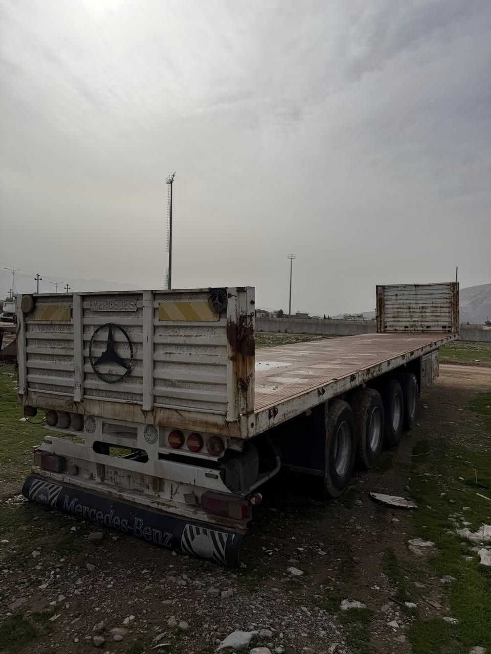 السلام عليكم عربانه فلات 4 دناكير جوبلس 2 ثابت 2 سحال وياه جناب متر  شركه حازم حداد فصل وربط مكان دربنديخان ***********
