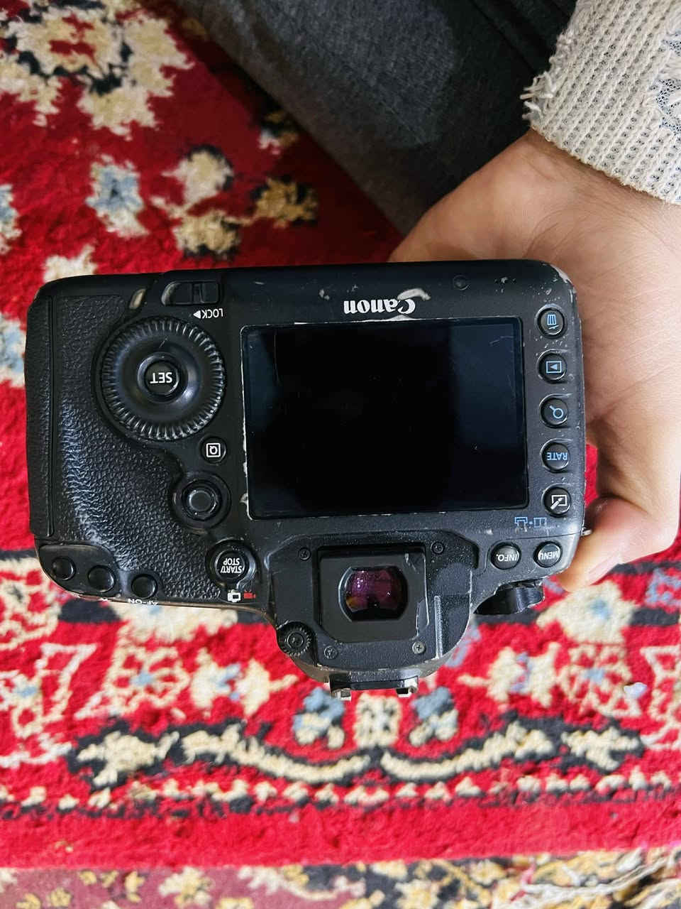 السلام عليكم كاميرا للبيع5D سعر500/ ***********
