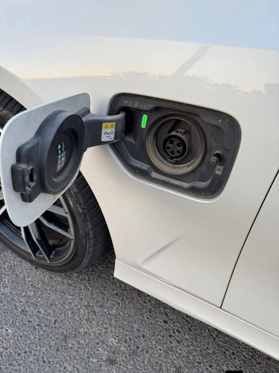 🔥 للبيع: BMW 3 Series (G20) — أناقة حديثة وأداء رياضي 🔥🤍
سيدان عصرية تجمع بين التصميم المتطور والتقنيات الحديثة مع تجربة قيادة ممتعة وثبات عالي على الطريق.
المواصفات:
• BMW 3 Series (G20)
• قير أوتوماتيك
• محرك اقتصادي بأداء قوي
• تصميم خارجي حديث بلمسات M Sport
• إضاءة LED متطورة
• شبك أمامي جديد بتصميم مميز
• جنوط رياضية
• شاشة كبيرة مع نظام iDrive
• كاميرات وحساسات
• أنظمة أمان وثبات متقدمة
✨ السيارة نظيفة جداً وحالة ممتازة
📩 للتواصل والاستفسار: مراسلة خاصة


**إذا كنت صاحب هذا الإعلان وتريد حذفه لأي سبب، رجاءا أرسل رسالة إلى الدعم الفني**