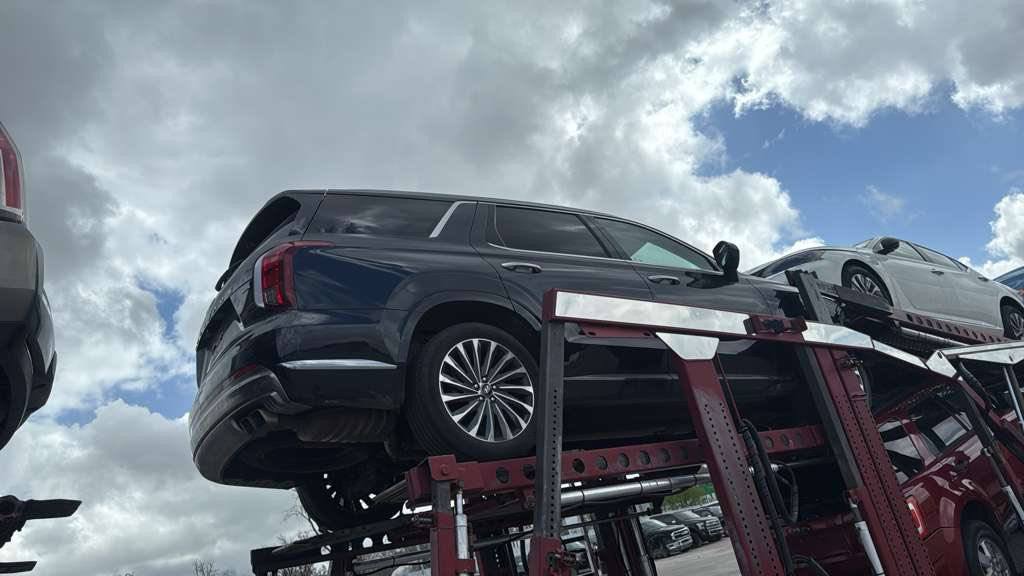 السلام عليكم 
للبيع
هونداي بلسايد 2024 كلكرافي
داخل ابيض 
تقديم ترجيع في البصمة 
فول فول مواصفات vip
مواصفات غنية عن التعريف
باقي 50 يوم وتوصل للعراق 
السعر شدتين و 25 ورقة
 واصل للاردن بدون كمرك وتصليح
الحادث فقط دعامية +مازدات
للتواصل ***********
