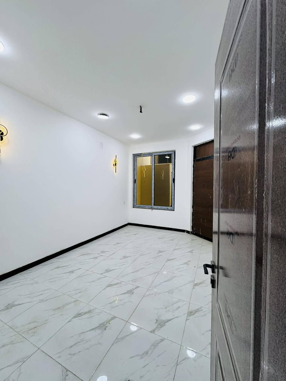 بسم الله ماشاء الله 
🏠#دار_للبيع   100متر واجهيه 6متر نزال 16.76متر
 بناء طابق ونص  حديث ✨️
يحتوي البيت ع[2غرف نوم -استقبال -صحيات - صالة- ومطبخ] البيت شغل درجة اولى ✨️

⬅️مع الخدمات[ماي-كهرباء-تبليط]✨️

🔴ملاحضه البيت جاهز للسكن 🔑

⬅️نوع العقار  طابو زراعي سند 25 اقرار محكمه 

⬅️العنوان #بغداد_الدوره_البوعيثه   
       مجمع العدل الثاني 
🔴للاستفسار  خاص او الاتصال ع  الرقم 
☎️***********
