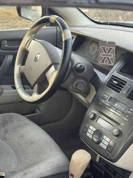 رينو سافران 
٢٠١٠ 
قطعتين صبغ 
***********
