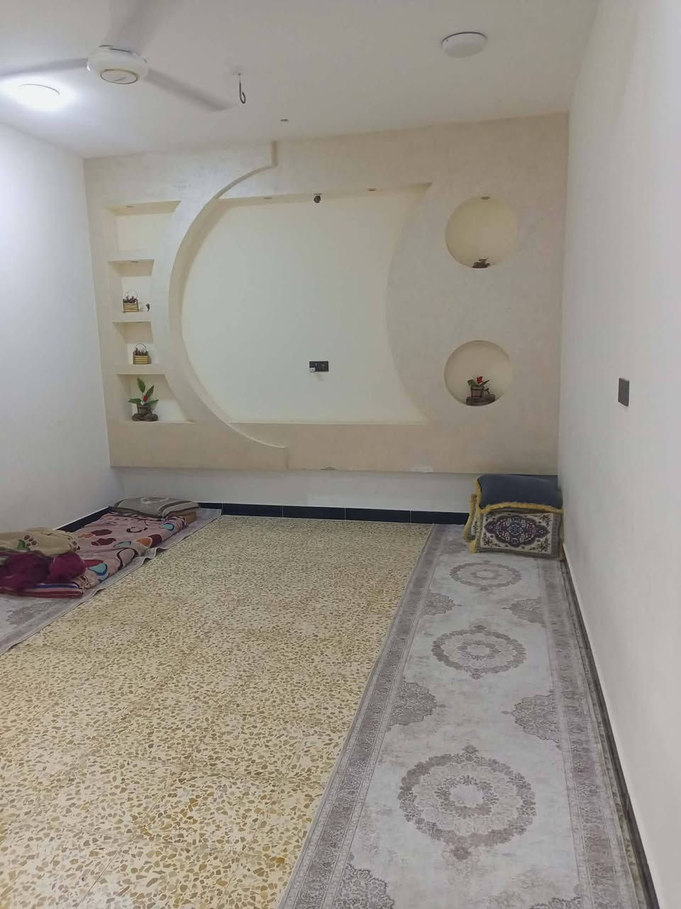 اللهم صل على محمد وال محمد 
بيت للبيع زراعي حي النفط مساحه ٢٠٠م 
غرفة نوم  عدد ٢.  ٦×٤.صاله جبيره
مطبخ. ٤×٤. ستقبال ٦ونص×٤.
 حماماد داخليه و خارجية البيت نقصه 
 بس شتايگر عالي عن الشارع 
السعر خاص حسب رغبة صاحب العقار 
واتساب ***********
