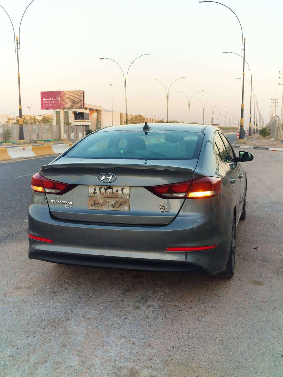 للبيع الانترا 2017 وارد امريكي حادثها والسونار موجود بالصور محرك 2000 دوش وكير at 
العنوان كربلاء شارع طارق 
السعر 98
***********
***********
