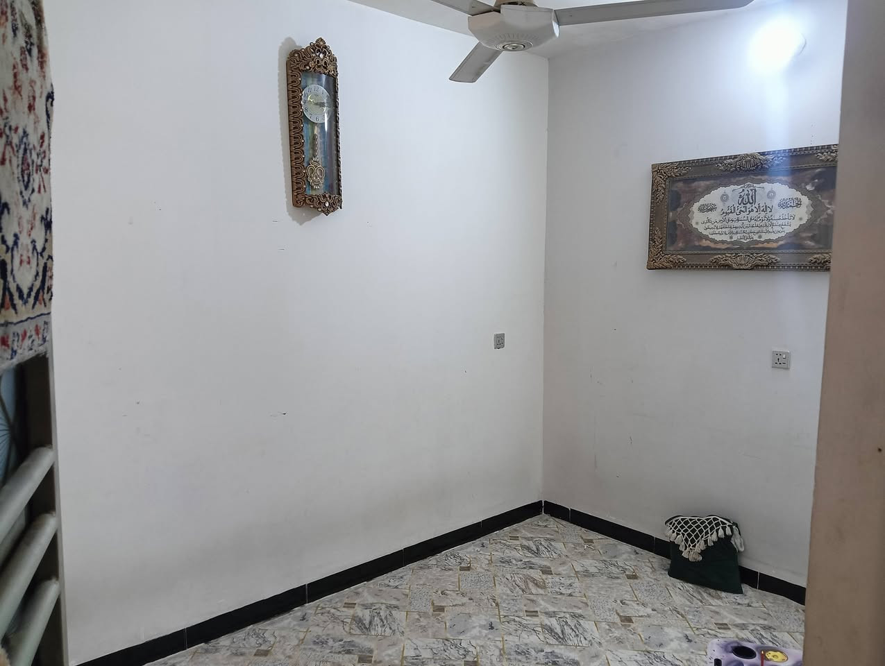 السلام عليك مشتمل 50 متر تجاوز للبيع ساحة الحمزة مجاور منظمة بدر يحتوي على غرفة + استقبال +مطبخ+ حمام تواليت وترك للاستفسار ***********
