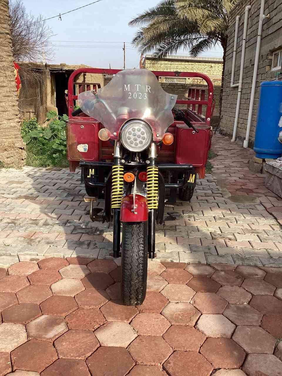 دايوان موديل 2017 اوراق كاملة الأصولية،،  تخم تاير جوبلس  ،،  كهربائات كلها تعمير جديد 
مكينة جديده شلعه لا تنقص لا تبخر ،، ستوته جاهزه مجهزه السعر ( مليون و 300 ) بيها مجال
مكان / الكوت / الدجيلي / ***********
