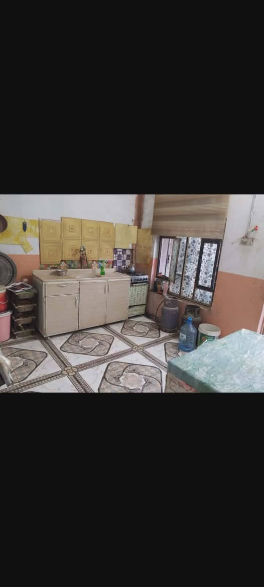 السلام عليكم من رخصت مدير الكروب عيني هاذه بيت للبيع غرفتين وبراني و صاله و مطبخ وحمامات داخليه وخارجيه المكان الصوب الصغير حي الملاين قريب عله حي الصحه مساحه210 رقم ابو العقار ***********
