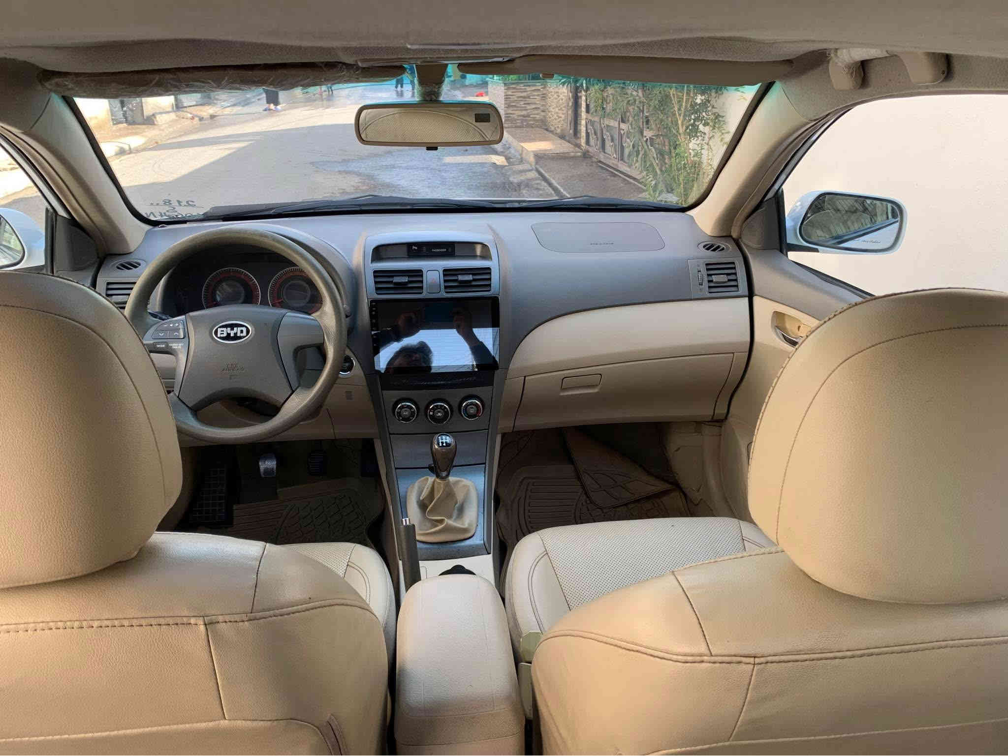 بیوایدی مۆدیل ٢٠١٤ سەیارەکە رەنگی سپی سەیارەکە بێ بۆیاغە تەنها کەمێک تەزرەی هەیە رەقەم و سەنەوی تاکو ٢٠٢٩ نوێیە بەناوی خۆمە فوول مواسەفاتە تەنها گێرعادیە سەیارەکە ١٣٩ کیلۆمەتر رۆیشتوە
رەقەم تەلەفۆن:***********
شوێن:سۆران
نرخ:٦٥ مرغصور
