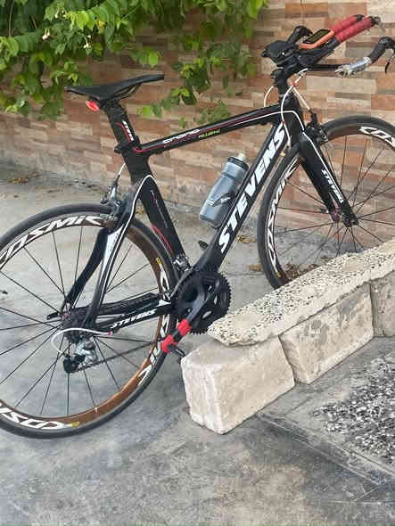 سلام عليكم 
دراجة للبيع نوع STEVENS
فول كاربون سيت كامل ULTEGRA
تريد باي استريت ابيعلك اليعجبك 
نضافة 80/100 مابيها اي شي كاملة 
ابيع من دون صينية وويالة 
الدراجة بيها تصليح بسيط بالماشة الأمامية
عنواني بغداد شعلة 
رقم ***********
