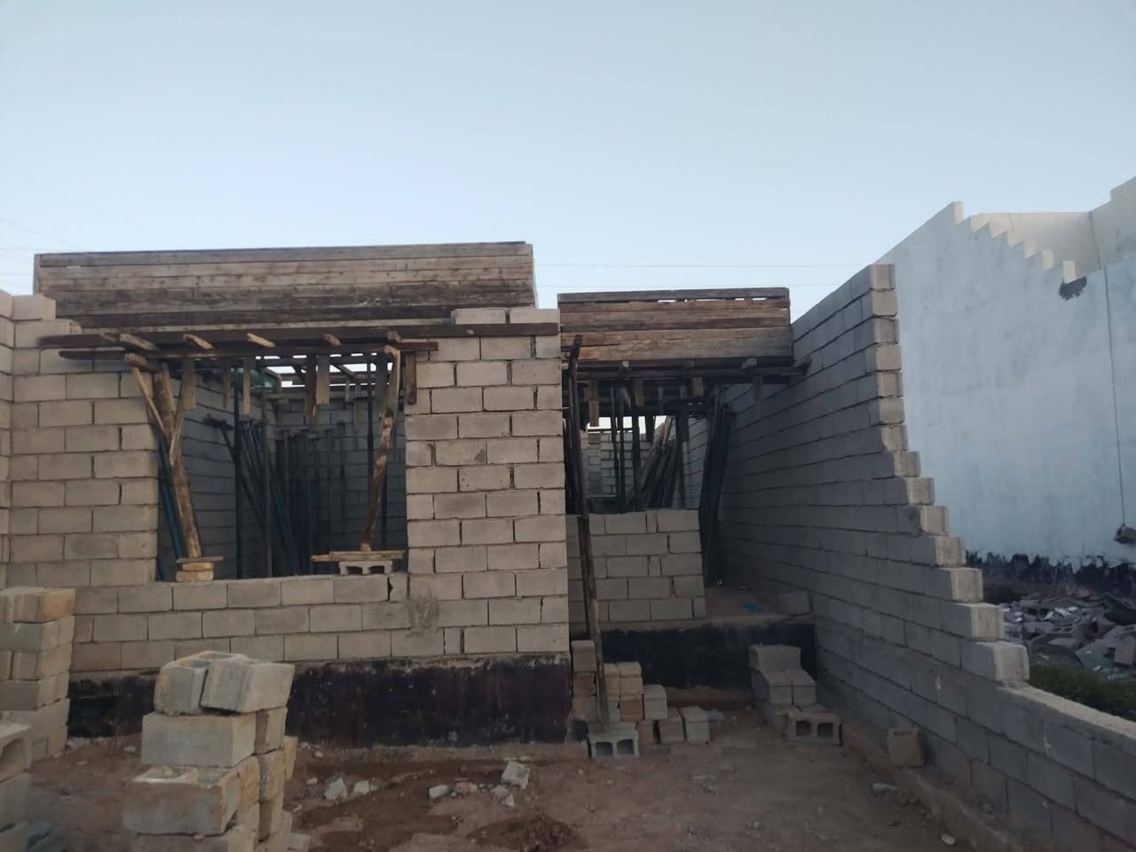السلام عليكم ورحمه الله هيكل للبيع او امرواس بيت وانطي فرق المساحه واجه 7 متر ونزال 30 هيكل عظم السعر 45 قفل ملاحظه الهيكل بدون سقف لاستفسار اتصل *********** العنوان العثمانيه خلف الصناعه الثالثه شارع الجامع نبي الله ابراهيم
